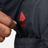 NIKE KYRIE IRVING PROTECT JACKET BLACK/BLACK/CHILE RED