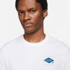 JORDAN FLIGHT ESSENTIALS JDN AIR GFX TEE WHITE/DK MARINA BLUE/DK MARINA BLUE