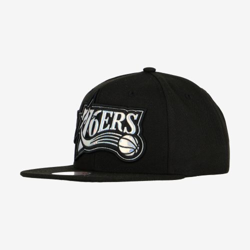 MITCHELL & NESS PHILADELPHIA 76ERS IRIDESCENT XL LOGO SNAPBACK HWC BLACK